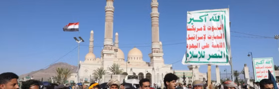 Arábia Saudita Reage a Ataques com Drones e Mísseis após Prometer ‘Resposta Firme’ a Bombardeio em Aeroporto