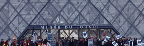 Museu do Louvre é BLOQUEADO por estudantes em Paris: protesto contra repressão policial paralisa maior museu do mundo